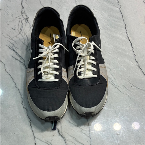 Nike Men's Black and Gray Sneakers - Picture 1 of 5